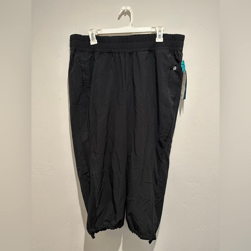 Sold 💕Livi Active Performance Stretch Adjustable Capri 14/16 size NWT New